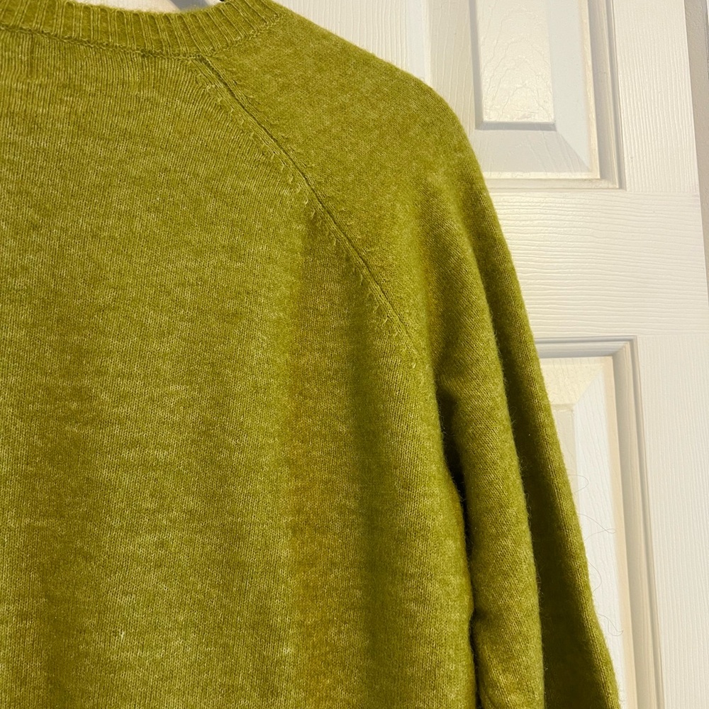 Old Navy Men's Crewneck Sweater in Olive - Picture 3 of 4